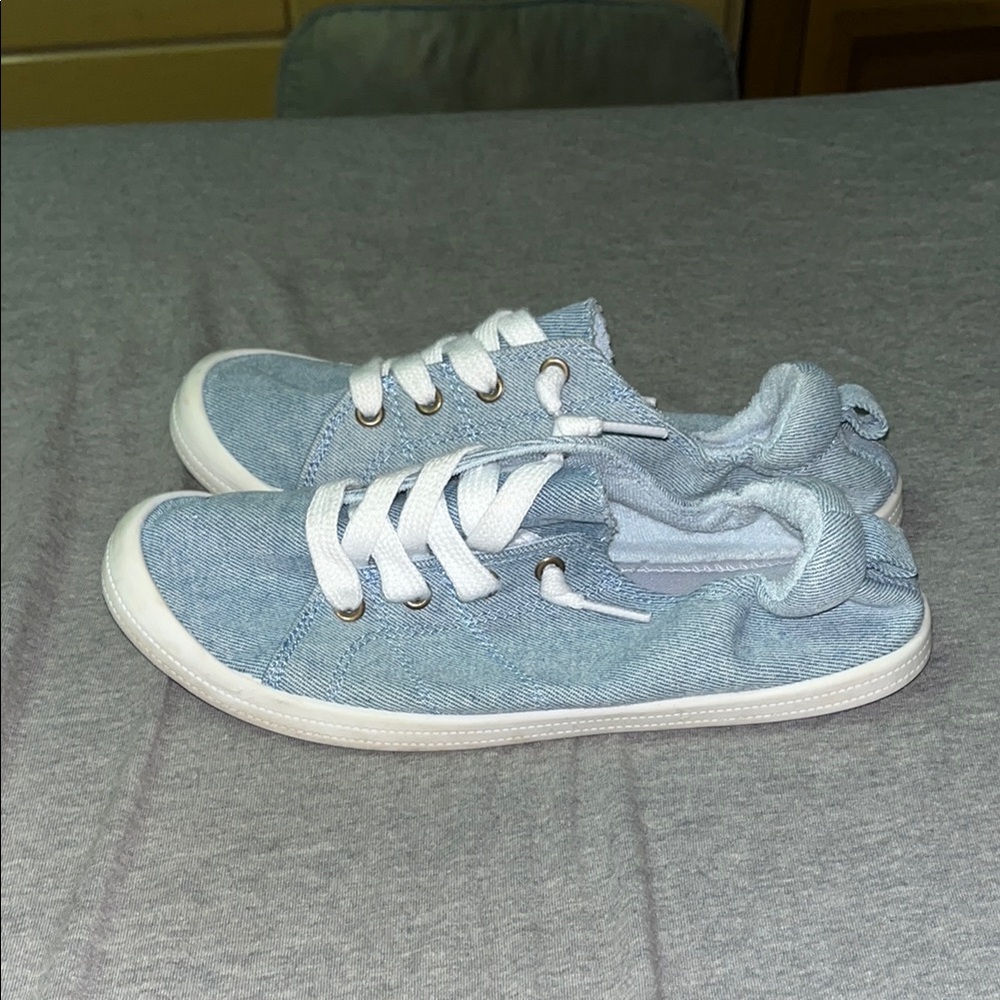 Women’s Blue “Denim” Maurices Sneakers sz 8M - Picture 2 of 8